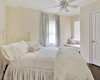 Romantic, Way Better Than Hotel - Block From Beach Free Wifi - Enhanced Cleaning - Ocean Grove - Bedroom