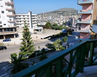 Prive City Hotel - Saranda - Parveke