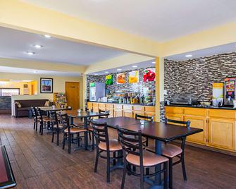 Quality Inn & Suites - Greensburg - Ресторан