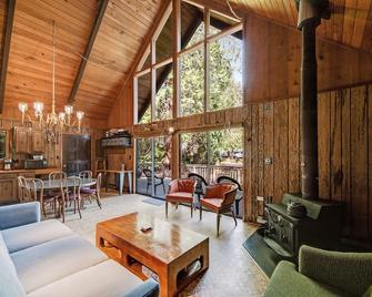 Hartstene Pointe Haven - Shelton - Living room