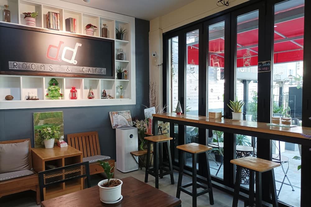 Double D Rooms & Cafe - Bangkok - Restaurant