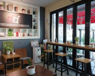 Double D Rooms & Cafe - Bangkok - Restaurant