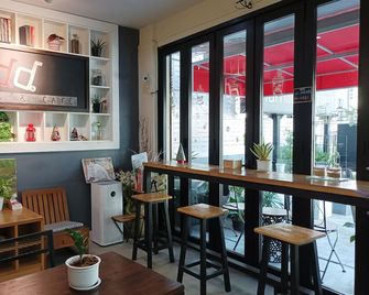 Double D Rooms & Cafe - Bangkok - Restaurant