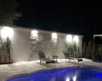 Chácara MaZen - Casa com piscina em Morretes - موريتيس - حوض السباحة