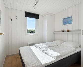 Beautiful Home In Ringkøbing With Sauna - Ringkøbing - Schlafzimmer