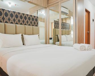 Chic and Cozy Studio at Tifolia Apartment By Travelio - Jakarta - Bedroom