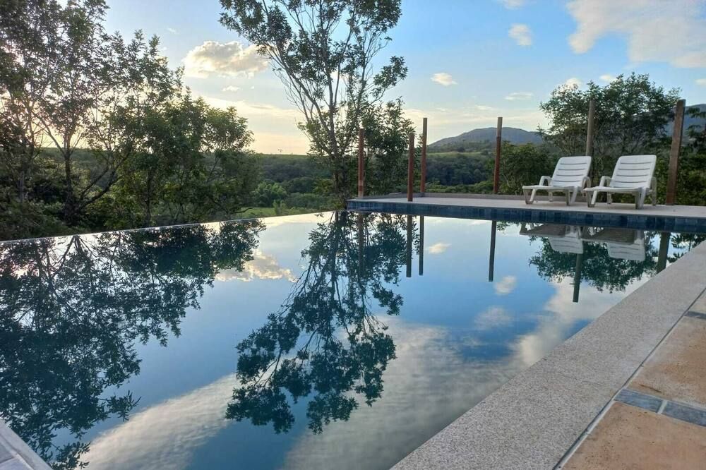 بوزادا كانتاريس - تيرادينتيس - حوض السباحة