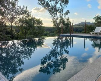 Pousada Cantares - Tiradentes - Piscina