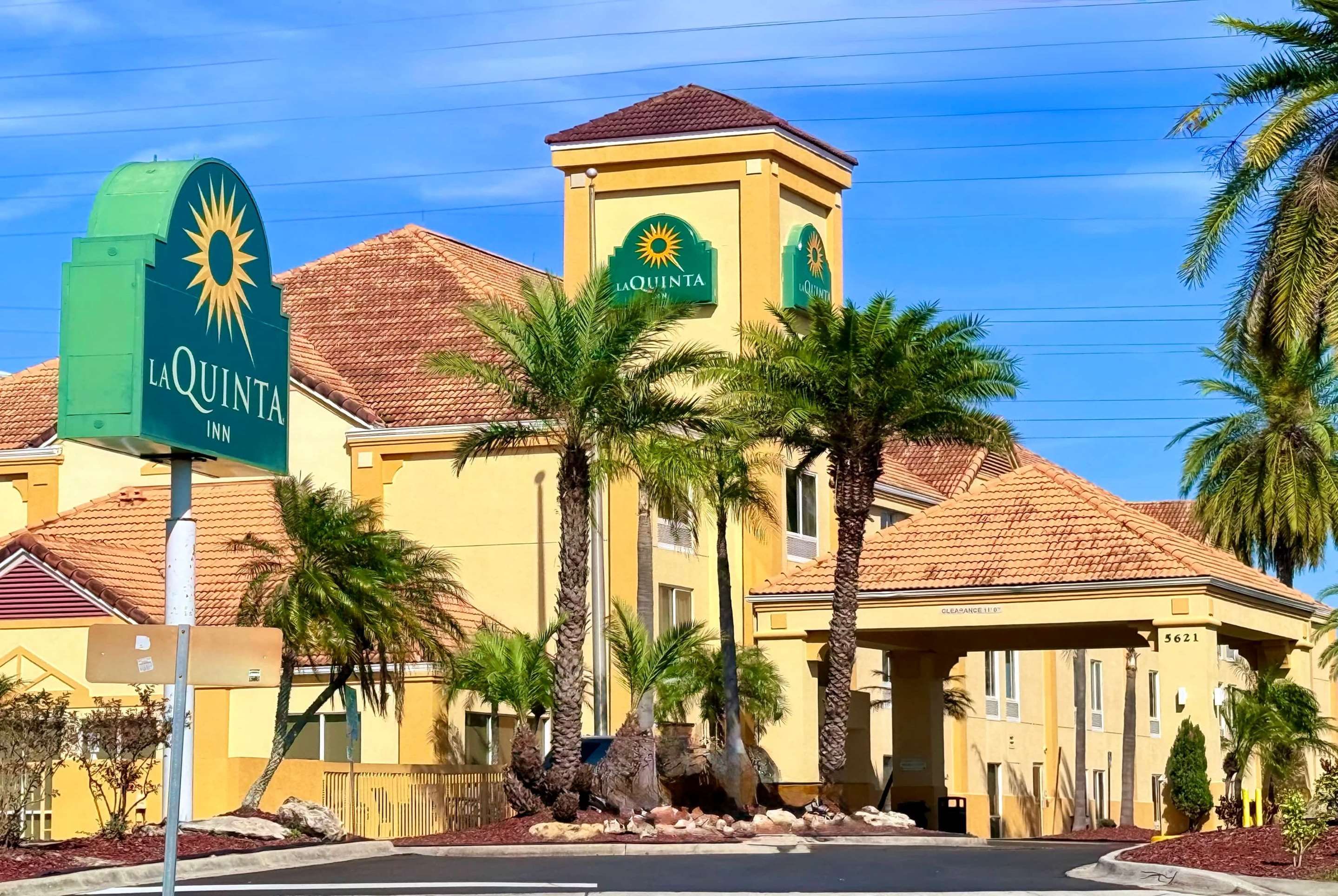 La Quinta Inn & Suites by Wyndham Orlando Universal area - Orlando - Edificio