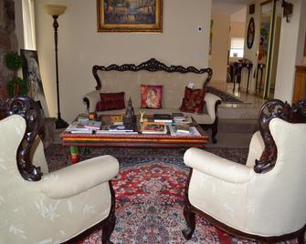 Bed And Breakfast In Hollywood Hills - Los Angeles - Lobby