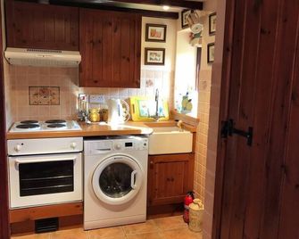 Converted Stone Barn -20 Acres - Farm Animals! - Corwen - Kitchen