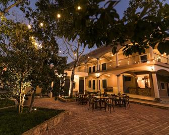 Hotel Los Frailes - Valladolid - Patio