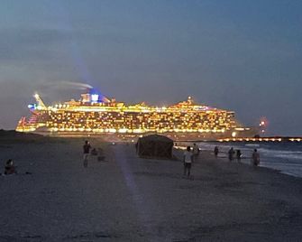 Cape Canaveral Retreat. Steps away from the beach. - Cape Canaveral - Beach