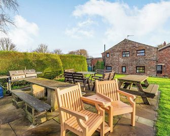 2 bedroom accommodation in Poulton Le Fylde - Poulton-le-Fylde - Patio