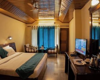 Hotel Falcon Crest - Solan - Bedroom