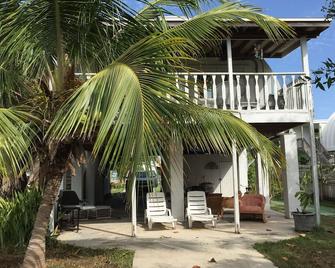 Conch House on a Quiet Canal : Monthly Only - Little Torch Key - Patio
