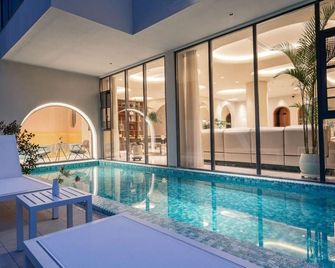 Qingchengshan Huajun Holiday Villa (Qianshan High-speed Railway Station) - Chengdu - Piscina