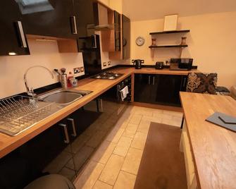 Llandudno Town Modern 2nd Floor Apartment - Llandudno - Kitchen