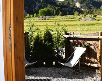 Les Thures Hameau du Roubion Hautes Alpes - Névache - Patio