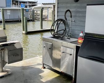 The Pearl - Beautiful, renovated Houseboat in Venice Marina! - Venice - Kitchen