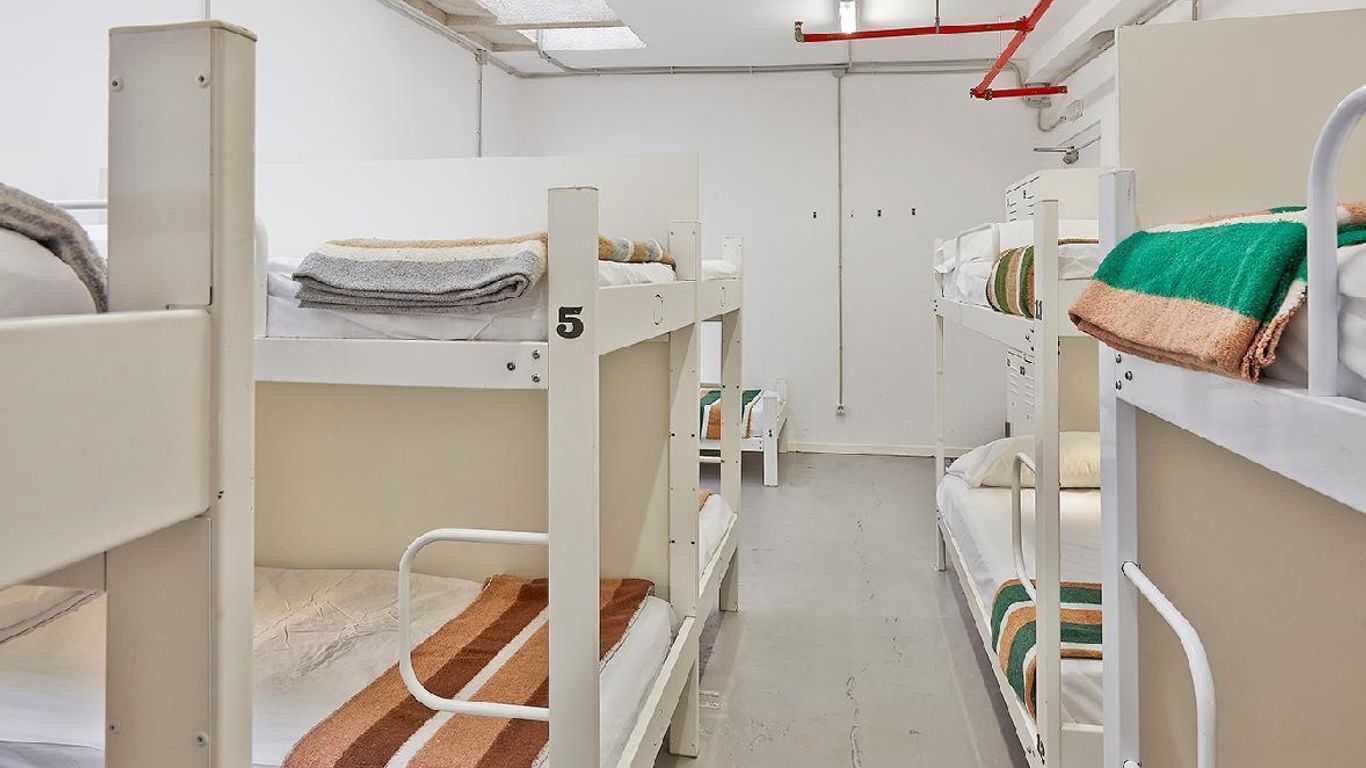 Hola Hostal Collblanc