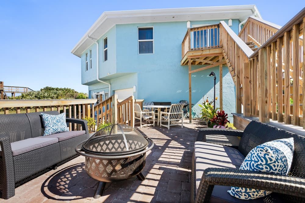 Beachfront property with pool view-Aloha