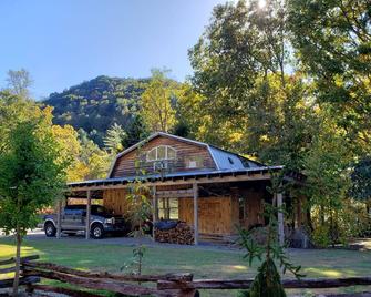 River Love @ The Barn Highlandsbr Home on the Cullasaja River Trout Fishing - Highlands - Building