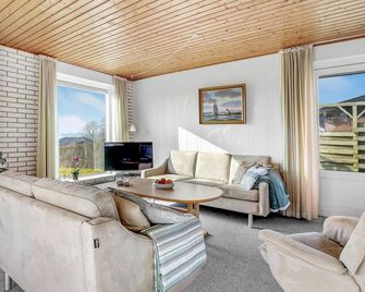 3 Bedroom Cozy Home In Aabenraa - Sønderborg - Huiskamer