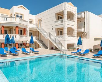Artemis Apartments - La Canea - Piscina