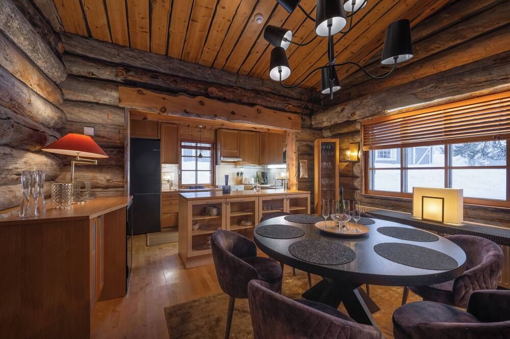 Kuukkeli Log Houses Teerenpesä - Premium Suite A48 - Saariselka - Dining room
