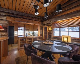 Kuukkeli Log Houses Teerenpesä - Premium Suite A48 - Saariselka - Dining room