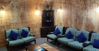 Comfort Inn Coober Pedy Experience - Coober Pedy - Living room