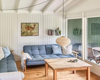 Nice home in Tisvildeleje with WiFi - Tisvildeleje - Living room