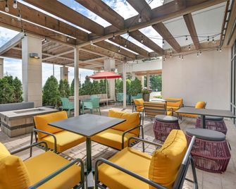 Home2 Suites by Hilton Queensbury Lake George - Queensbury - Edificio