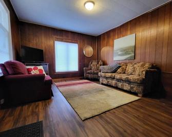 Cozy Apartment Near Midland City Center - Midland - Living room