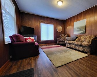 Cozy Apartment Near Midland City Center - Midland - Huiskamer
