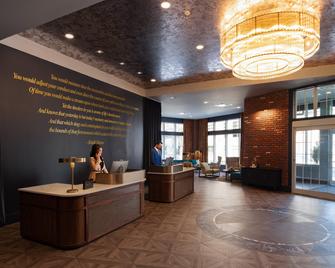 Hotel Indigo West Chester - Downtown By IHG - West Chester - Rezeption