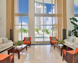 Beachfront Resort Pool Ocean View Balcony Gym - Sunny Isles Beach - Sala de estar