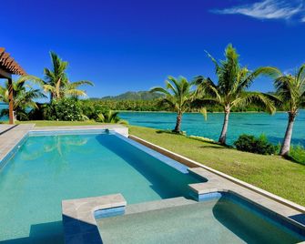 4-Bedroom Villa with Panoramic Sea Views and Pool – Malolo Lailai Island - Malolo Lailai Island - Pool