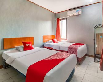 OYO 3750 Elder Guest House - באנדונג - חדר שינה