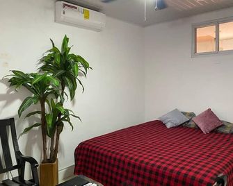 Nice room overlooking the lake, in the heart of Managua. - Managua - Camera da letto