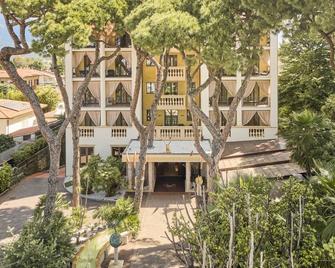 جراند هوتل إمبيريال - فورتي ديي مارمي - مبنى