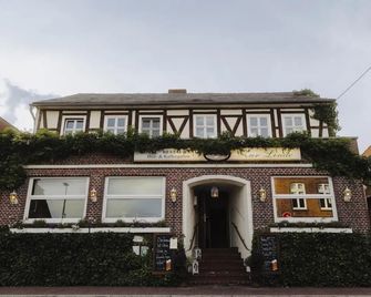 Hotel Garni Zur Linde - Hitzacker - Будівля