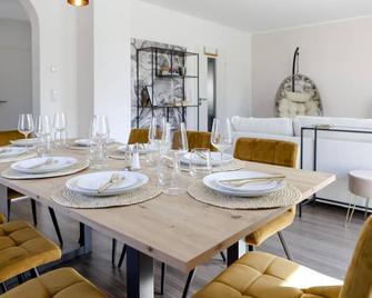 Lumen Homes - Design-Apt. Nahe Audi Und Altstadt, 3 Zimmer, Netflix - Ingolstadt - Matsal