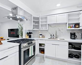 Serene 2br Unit + Parking + Near Dtla #travelsgv - Alhambra - Kuchyň