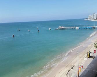 Salinas, Ecuador Ocean Front Malecon Area 7th Floor Beautiful 3 Br/2.5 Ba Condo - Salinas - Beach