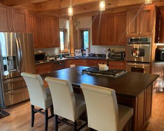 Absolutely Fantastic Family Vacation Spot - Fox Meadow Lakefront - Vergennes - Cocina