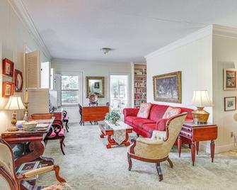 Central and Ornate Sewanee Home with Screened-In Porch - Sewanee - Living room
