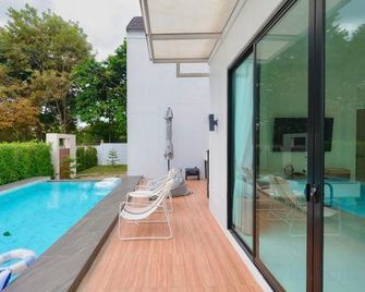 Tasane Khao Yai Private Pool Villa - Ban Khanong Phra Nua - Piscina