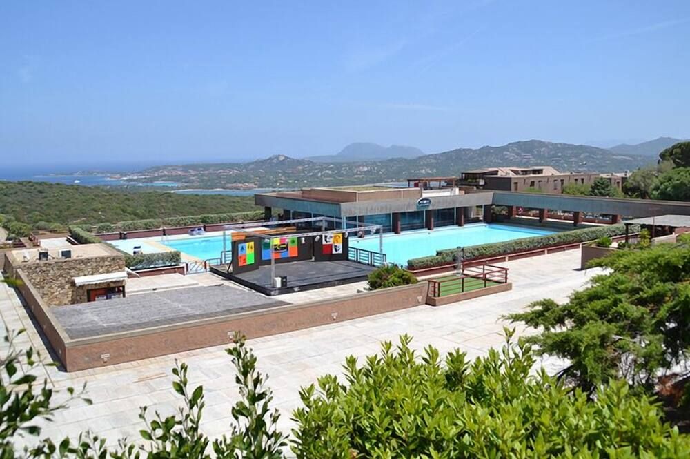 Rena Bianca Cugnana Verde Residence - אולביה - בריכה